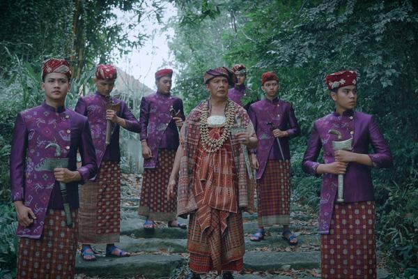 Hebat, Dr. Rustam Tuturkan Cerita Pakta Sejarah Hingga Silsilah Leluhur Melalui Lagu Berjudul Benteng Sabuk.